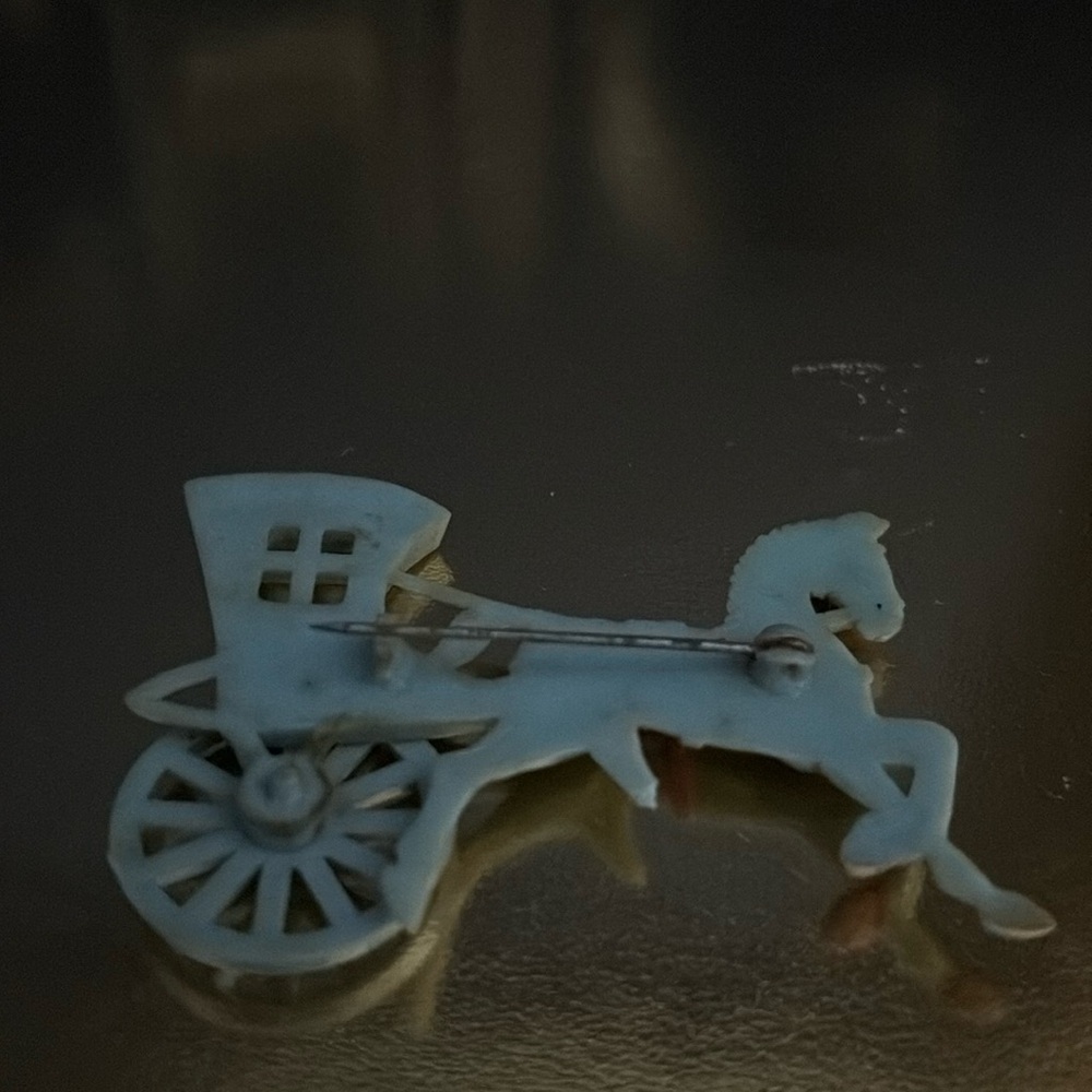 Vintage 1940s Blue & Pink Celluloid Horse and Carriage Brooch – Rare Figural Des - Picture 6 of 6